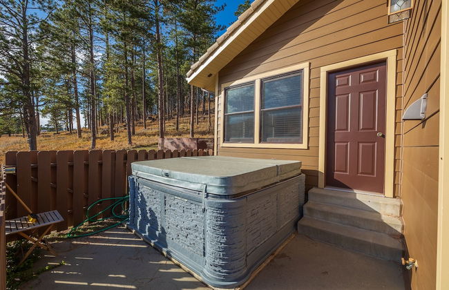 Peaceful Pines 5 BR Home with Jacuzzi - Foto 28