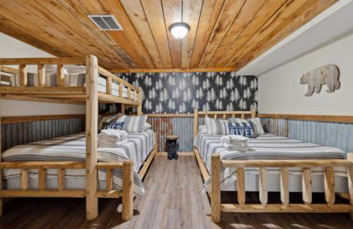 Riverfront Log Cabin Hot Tub, Mtn Views & Hottub - Foto 24