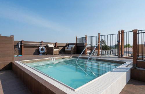 Elevator-Work Here-Gig WiFi-King Bed-Laundry in unit - Foto 34