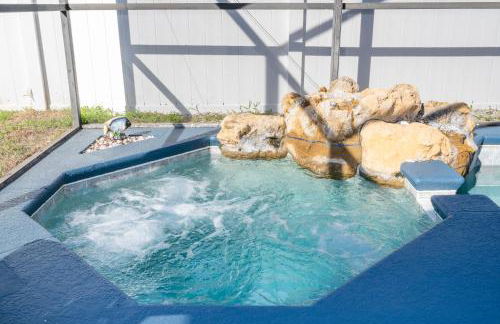 Magical 5-Bedroom Retreat w/ Pool, 3 Ensuite Bedrooms, Near Disney, and Internet! - Foto 33