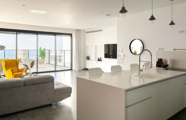 Luxury Penthouse on High Floor with Hot Tub - Foto 17