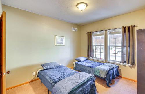 5 Mi to Town Mtn-View Gem with Deck in Hot Springs - Foto 18