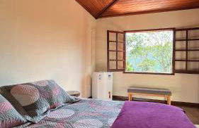 Refúgio em Macacos para até 12 hóspedes com piscina aquecida, 5 suítes e riacho - Foto 15