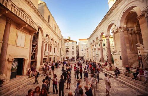 True Colors Apartments Split - Photo 19