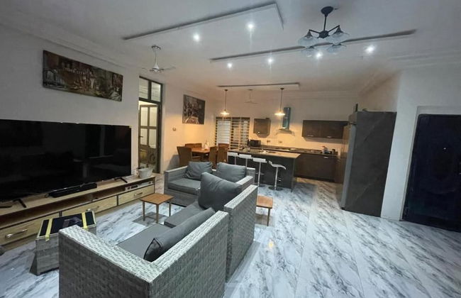 3 Bed Villa-private Garden-offstreetparking-aircon - Photo 7