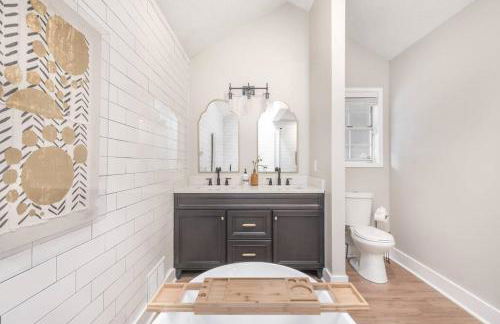 Stylish & Spacious Home Near ATL - Foto 8