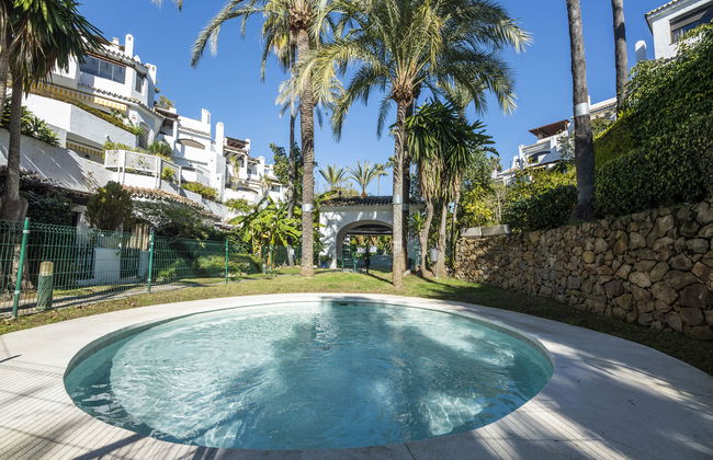2 bedroom Apartment in Marbella with swimming pool and terrace - Photo 28