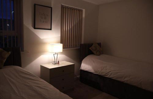 Modern house in City Centre with private parking and gated property - Foto 27