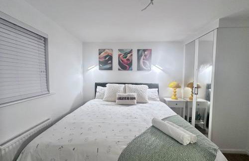 Entire 3-Bed Home, 5 mins to City Centre, Sleeps 6, 2 Free Parking - Foto 3