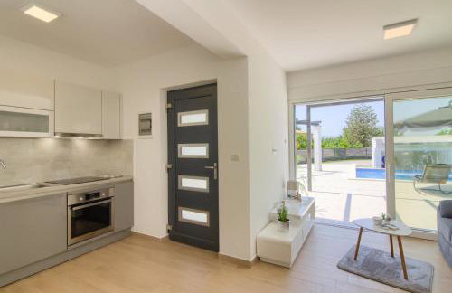 Luxury Villa with extra heated pool with hydromassage, biliard near town center and beach by WiiBuk - Foto 50