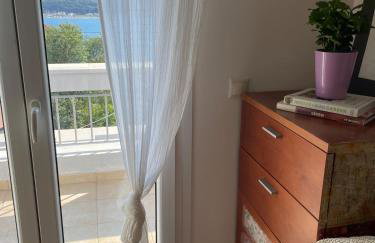 Sea View Serenity 3BR Home near Beach & Town - Foto 26