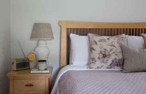 Climbing Rose Cottage - Dog Friendly - Peaceful Cotswold Cottage - Photo 21