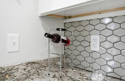 New Lakefront Getaway Private Hot Tub Min to DMC - Foto 18