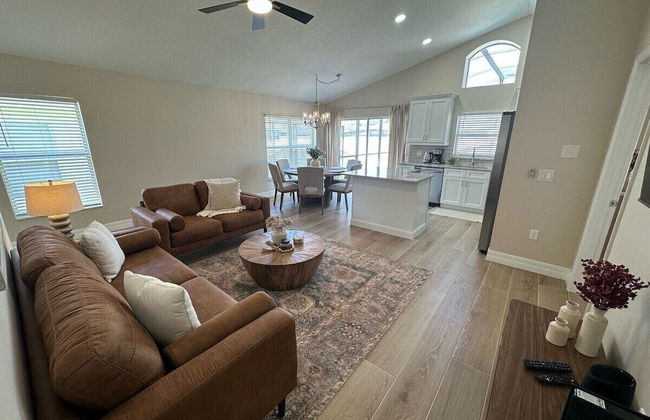 Completely Updated Villa, Private Pool, Beautiful! - Photo 12