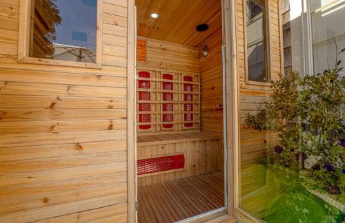 The J Luxury Villa - Southampton Poolside Retreat with Sauna - Foto 31