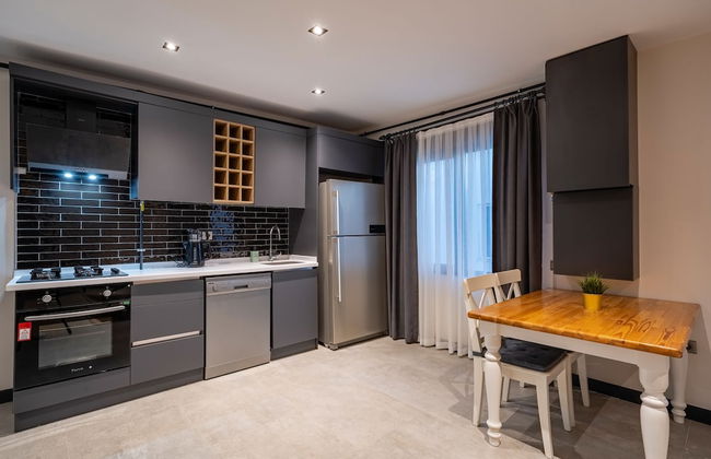 Eluxio Suite Hotel - Photo 32