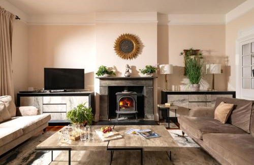 Downwood Vineyard Manor House in Idyllic Countryside - Photo 9