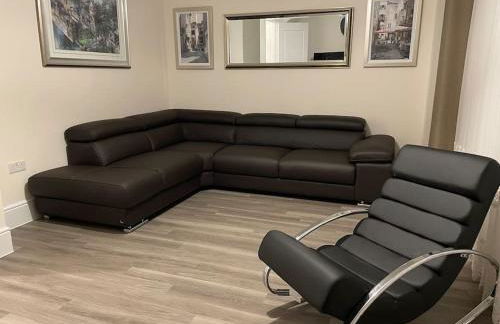 MODERN 4 BEDROOM HOUSE WITH GARDEN & PARKING - Foto 12