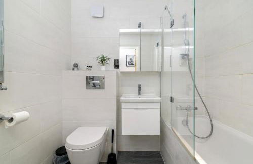 Modern 2-Bedroom, 2-Bathroom Apartment with Balcony in Hoxton Sleeps 6 - Foto 20