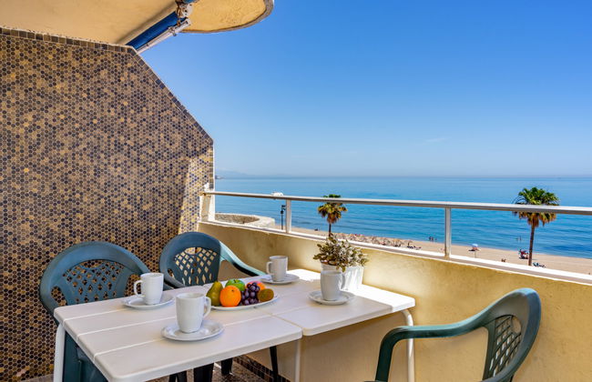 2 bedroom Apartment in Fuengirola with swimming pool and terrace - Photo 2