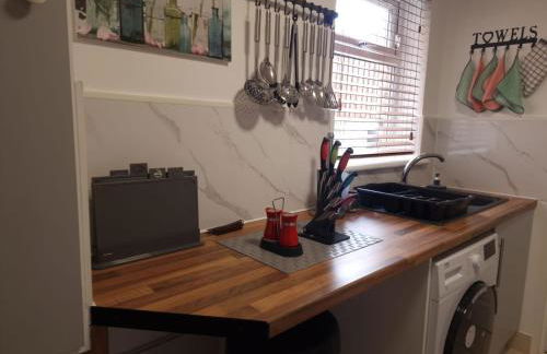 Beth House - Photo 2