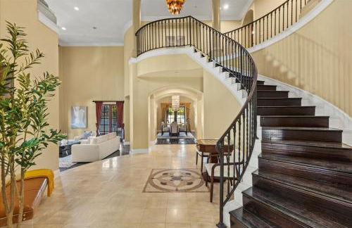 5800 sq ft Gorgeous Tarzana 7 bedroom 9 bathroom home with pool and hot tub - Foto 38