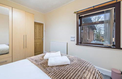 Spacious 4 Bedroom Home Near City Centre Sleeps 11 with Free Parking - Foto 21