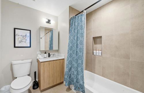 Edgewater Apt with Free Parking Gym Modern Living - Photo 32