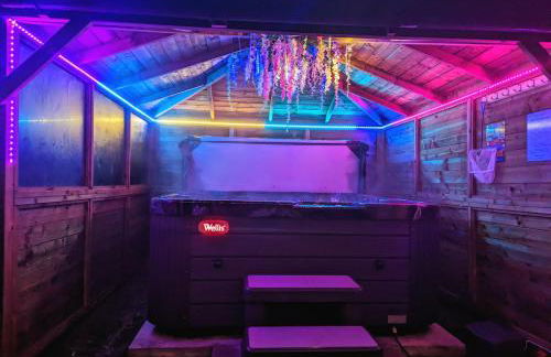 FINN VILLAGE "Raspberry Cottage" Private Garden, 6-seater HOT TUB, Firepit & Pizza Stove - Foto 42