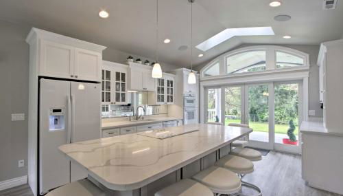 Contemporary Tacoma Cottage with Deck and Pond! - Foto 3