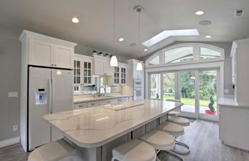 Contemporary Tacoma Cottage with Deck and Pond! - Foto 3