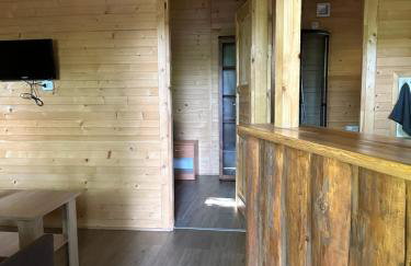 Domek nad jeziorem Wilczyńskim dla czterech osób, sypialnia z łożem małżeńskim oraz salon z rozkładanym narożnikiem - Photo 14