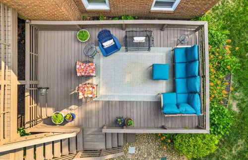 Updated and Spacious Home with Huge Yard Office and Decks - Foto 51