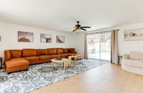 Charming 5 Bedroom Granada Hills House with Pool - Foto 2