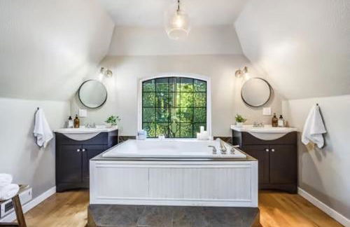 Hillside Cottaga- Private pond, hot tub, game room, by ONP - Foto 35