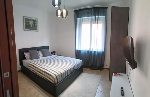 Central Milano 2-Room Apartment with Balcony - Photo 2