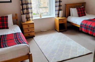 Huge 4 Bed Apt - Perfect Base to Explore The Borders - Foto 26