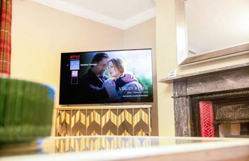 NEW! Luxurious Cottage in Durham by Stay With Us, Ideal for Large Groups & Families, Hot Tub, Sleeps 10! - Foto 15