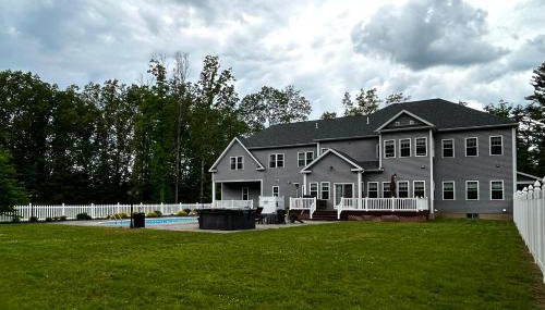 9 Bedroom Saratoga Retreat, In-Ground Heated Pool, HotTub, Firepit, Gourmet Kitchen, Private Office - Foto 1, Garden, Garden view
