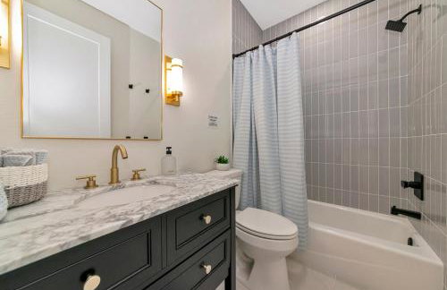 Bright New Home Family Oasis Near the Shore - Foto 17
