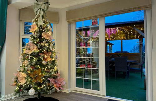 FINN VILLAGE "Raspberry Cottage" Private Garden, 6-seater HOT TUB, Firepit & Pizza Stove - Foto 35