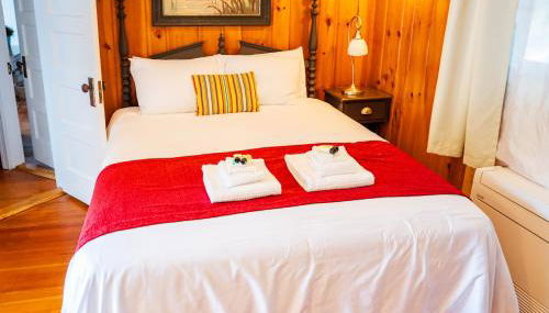 Cottage 5-6 - 2 Bedroom 1 Bath End Unit with Kitchenette Private Courtyard Pet Friendly fee applies - Foto 4