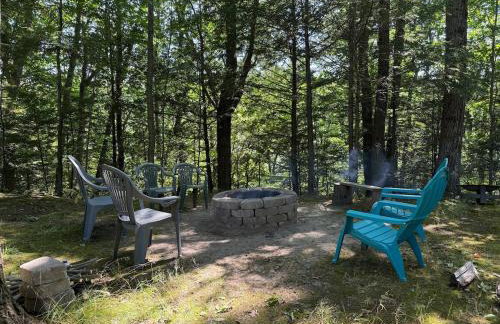 Large home with hot tub in serene wooded setting - Foto 14