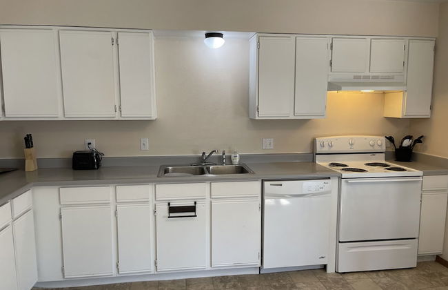 Evergreen Apartments - Photo 10