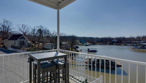 Lake Views and Pool Access Osage Beach Condo - Foto 2