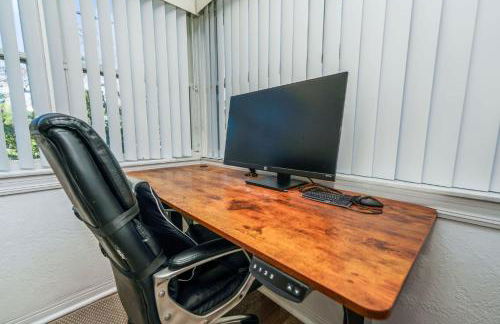 Cozy Beach Walk Home 3BR 2BA + Priv Yard + SmartTV - Foto 27