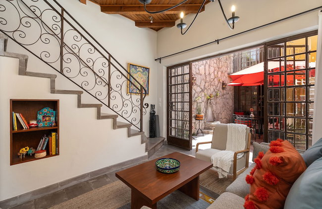 Casa Esperanza, 2BR Designer Charm + Rooftop Views - Photo 14