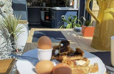 Brynglas Cottage with Hot Tub, Anglesey. - Foto 51