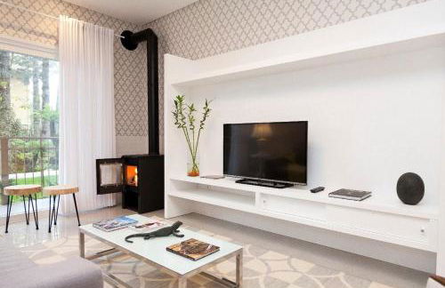 Aconchego na Serra com Lareira e Piscina aquecida 4min Centro - Photo 2