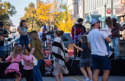 Stylish Home in Historic District Near Riverwalk - Foto 2